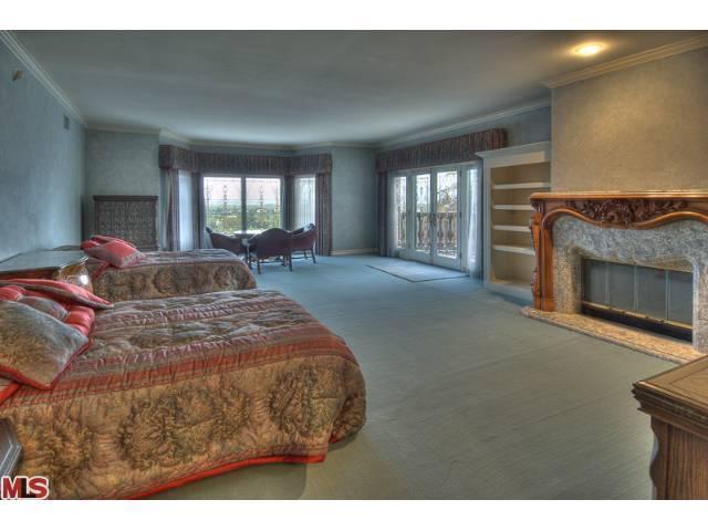 4700 Hermano Dr, Tarzana, CA 91356